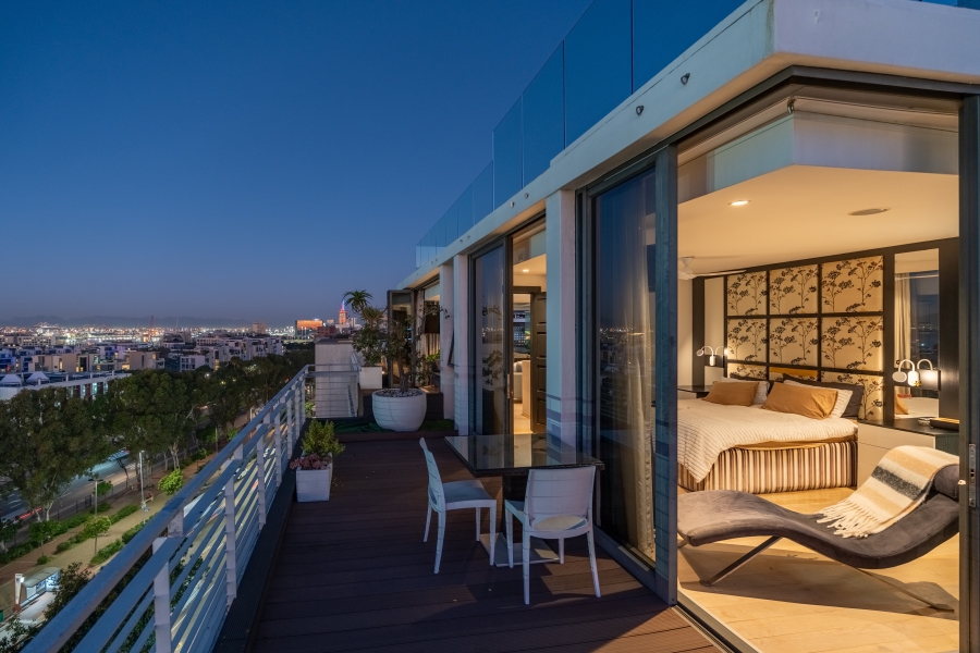 To Let 2 Bedroom Property for Rent in Green Point Western Cape